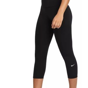 Nike women athletic Capri